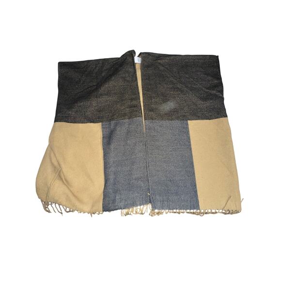 Ann Taylor Loft Kimono Shawl Fringe Color Block One Size NWT
Fall Winter Neutral - Picture 6 of 6